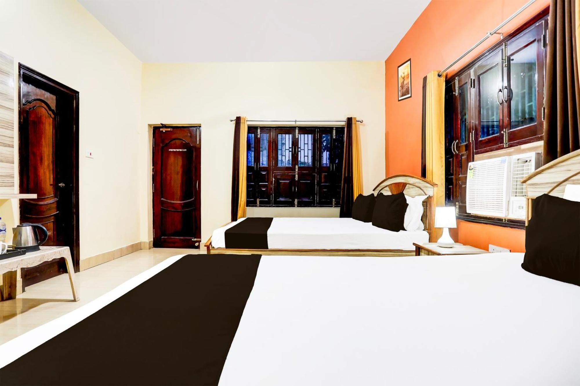 Hotel O R B Palace Varanasi Exterior foto